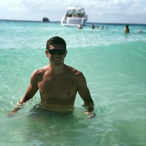 Meet your Posher, Tomas